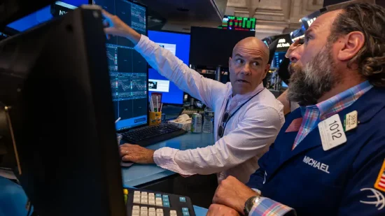 满江红配资 午盘：美股涨跌不一 道指下跌逾100点